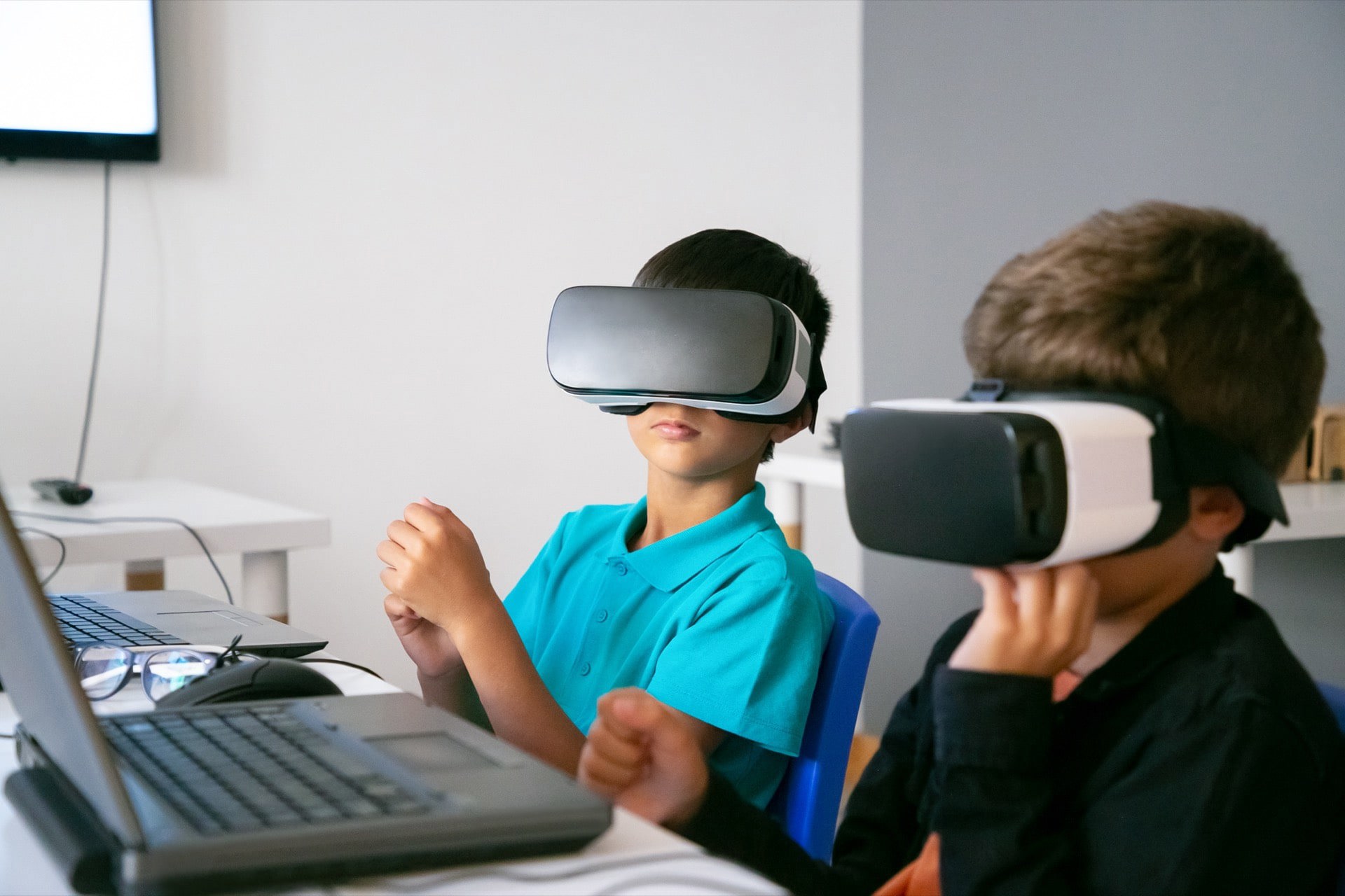 Students using VR headsets in an IT classroom.